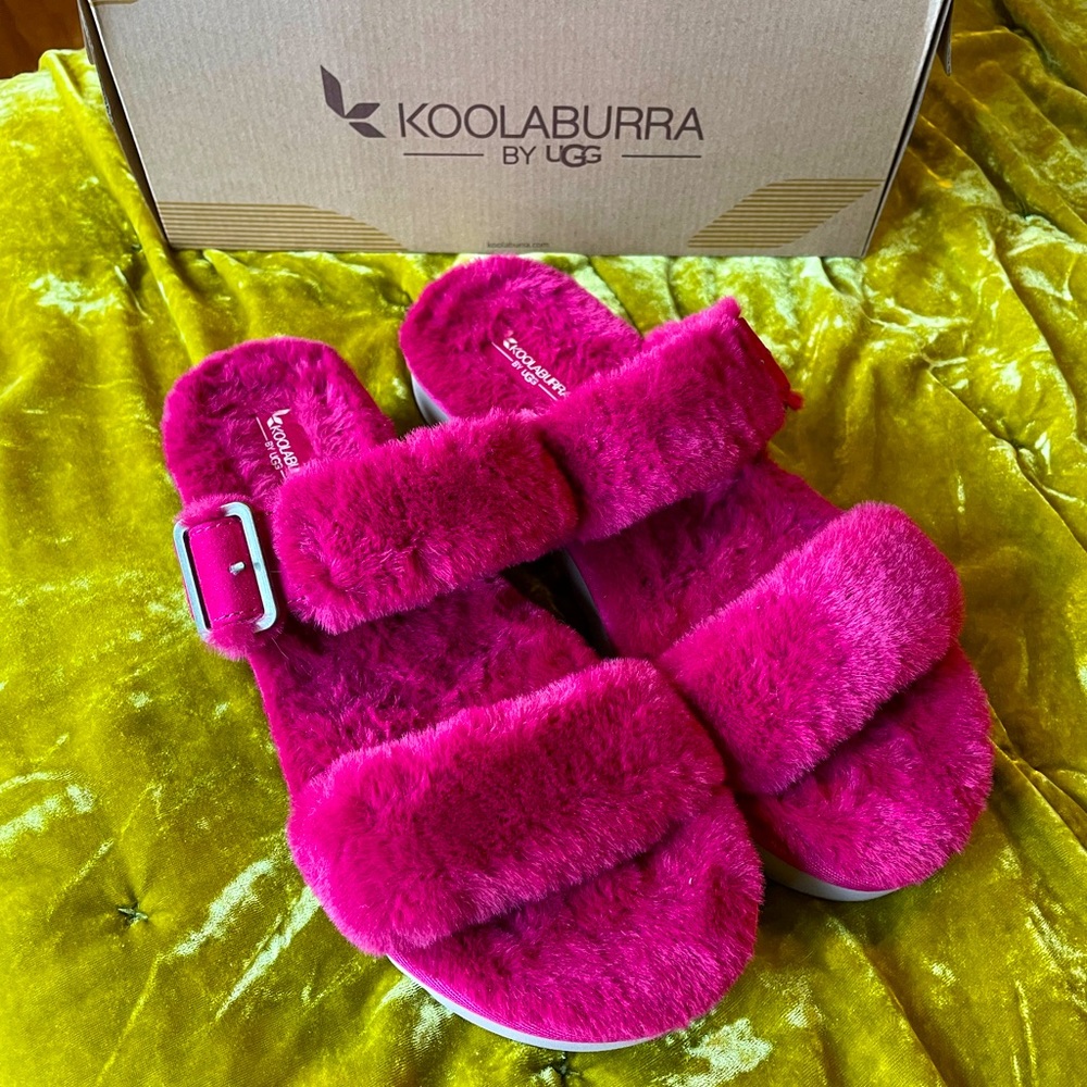 ✨item SOLD✨Kookaburra By Ugg fuscia pink fury buckled sandals size 10 (11.25in)